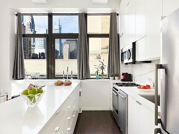 5th image of 310 E 46th St APT 17V