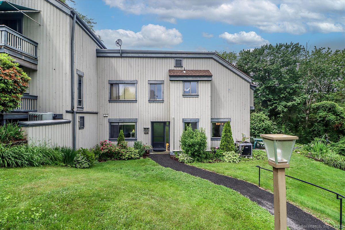 192 Heritage Village #A