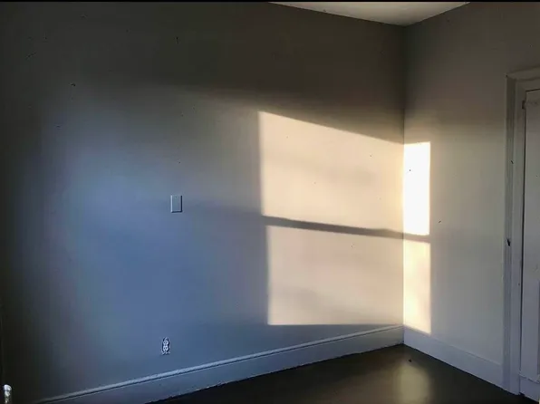 685 Lorimer Street image 10 of 13