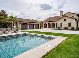 8735 Old Indian Hill Rd, Cincinnati, OH 45243