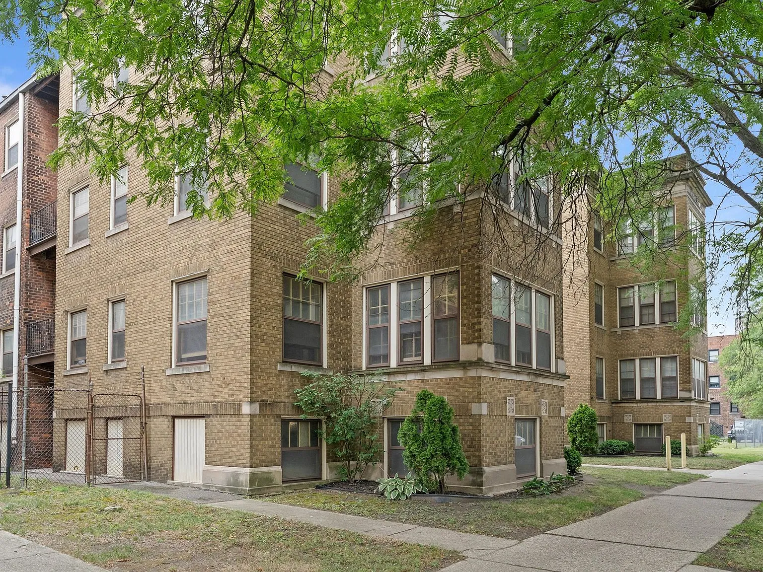 691 Seward — Photo 4