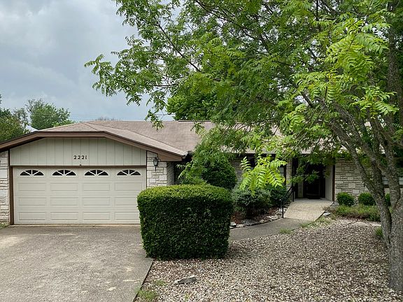 3rd image of 2221 San Jacinto Dr