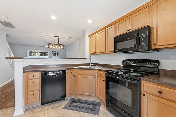 546 Candida Dr — Photo 4