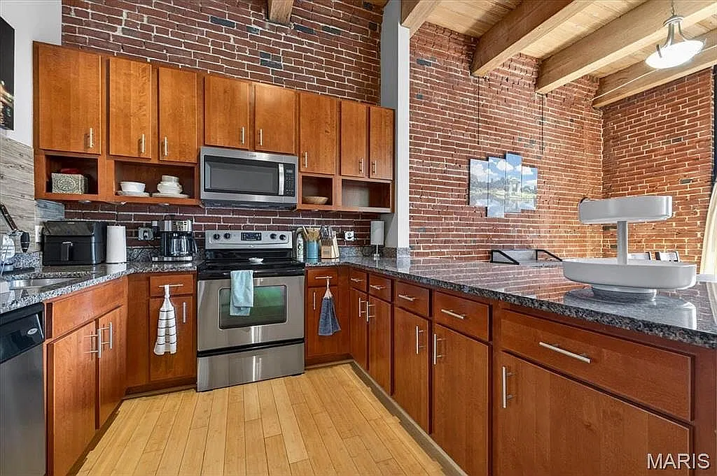 2 bed, 1183 sqft, $2,200 — Photo 2