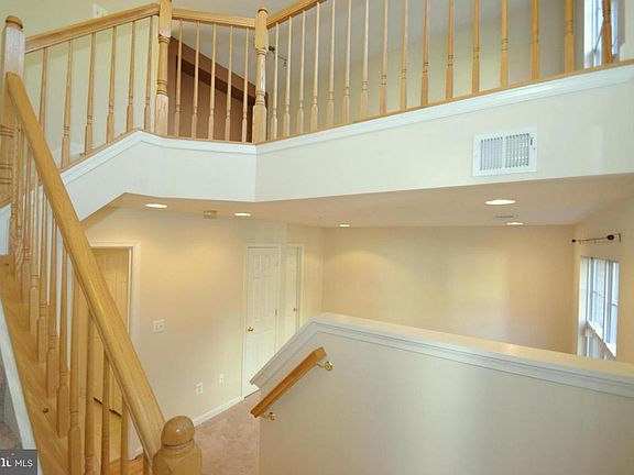 2 story foyer with Cathedral Ceiling