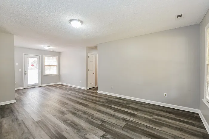 112 Oakcrest Rd — Photo 4