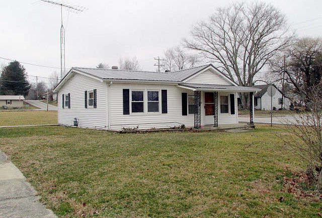 2nd image of 201 E Railroad Ave