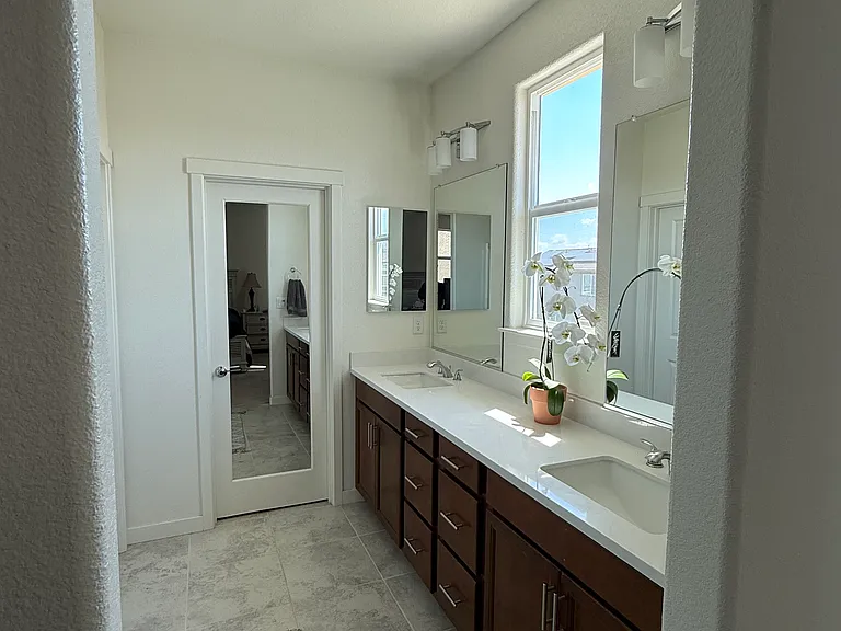 Master bedroom bathroom, upstairs