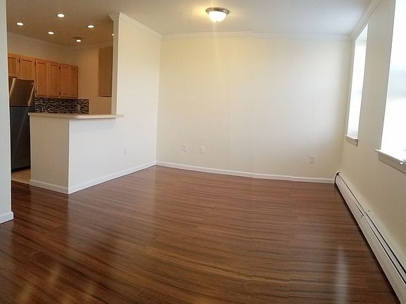 4th image of 47 W 127th St Fl 2