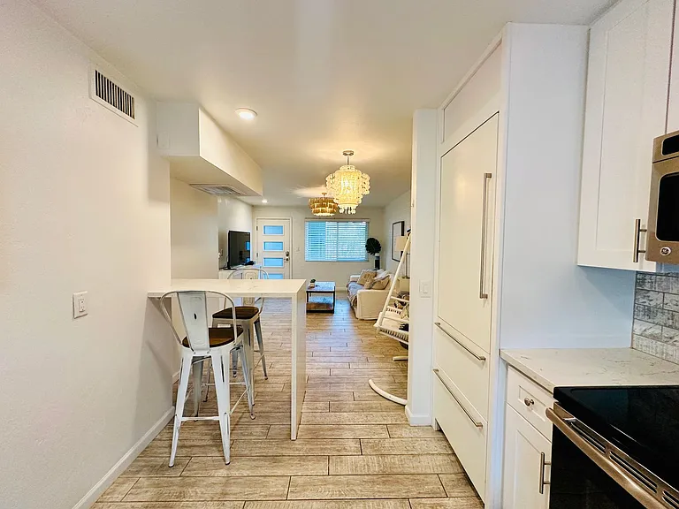 1 and 2 Bedrooms Great Location with Community Pool and Onsite Laundry! 1/2 of Mile from U of A — Photo 51