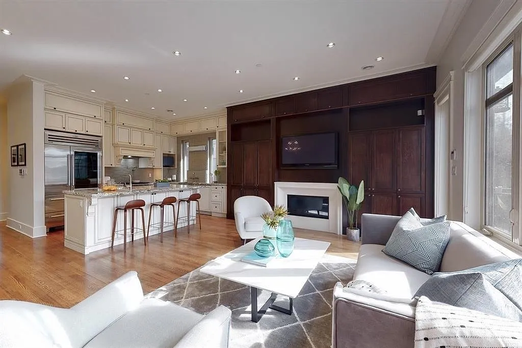3 bed, 2200 sqft, $7,000 — Photo 1