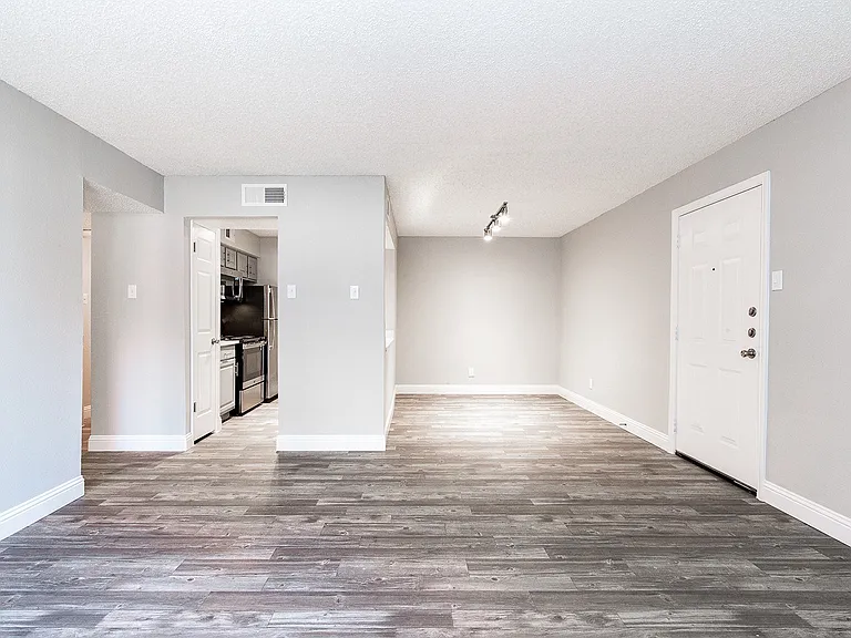 Vine Apartments — Photo 36