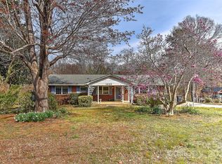 1235 Robinhood Cir, Charlotte, NC 28227