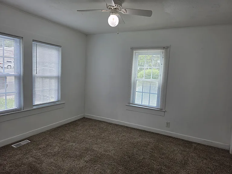 208 Archer St — Photo 13