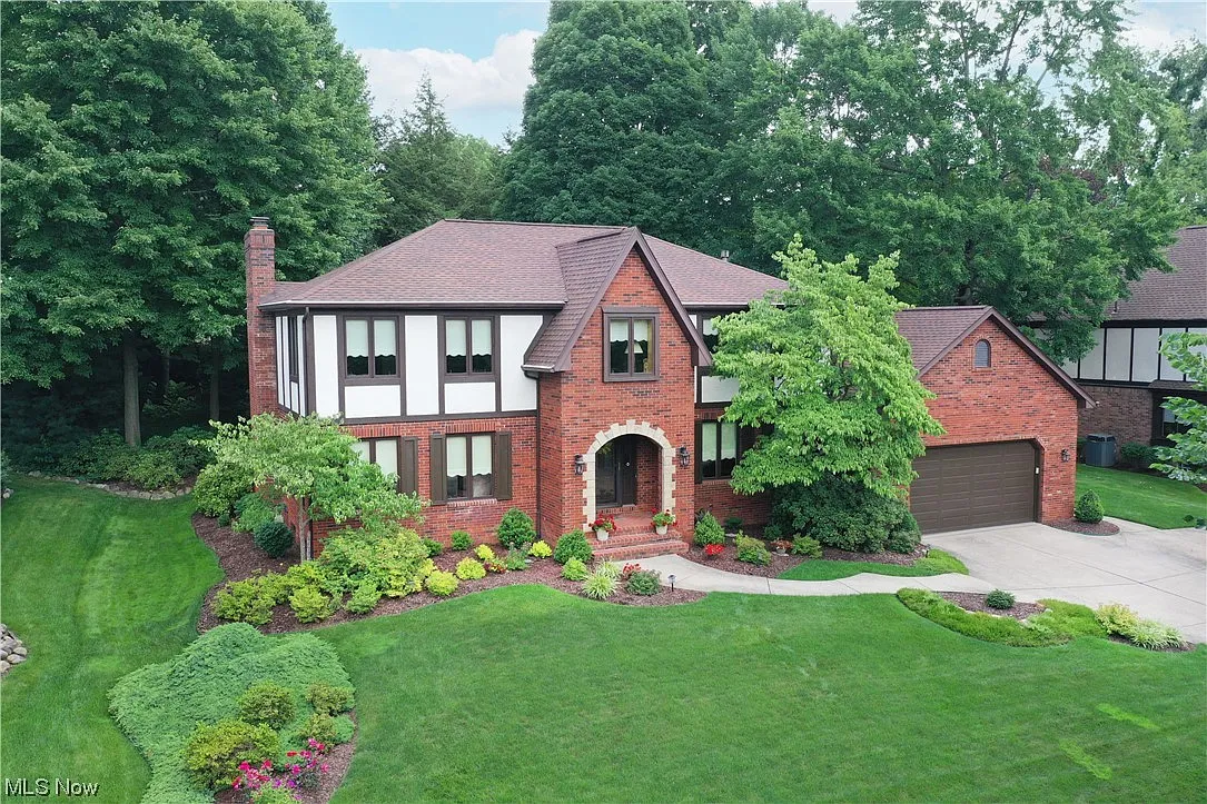 371 Lake Of The Woods Blvd photo 1