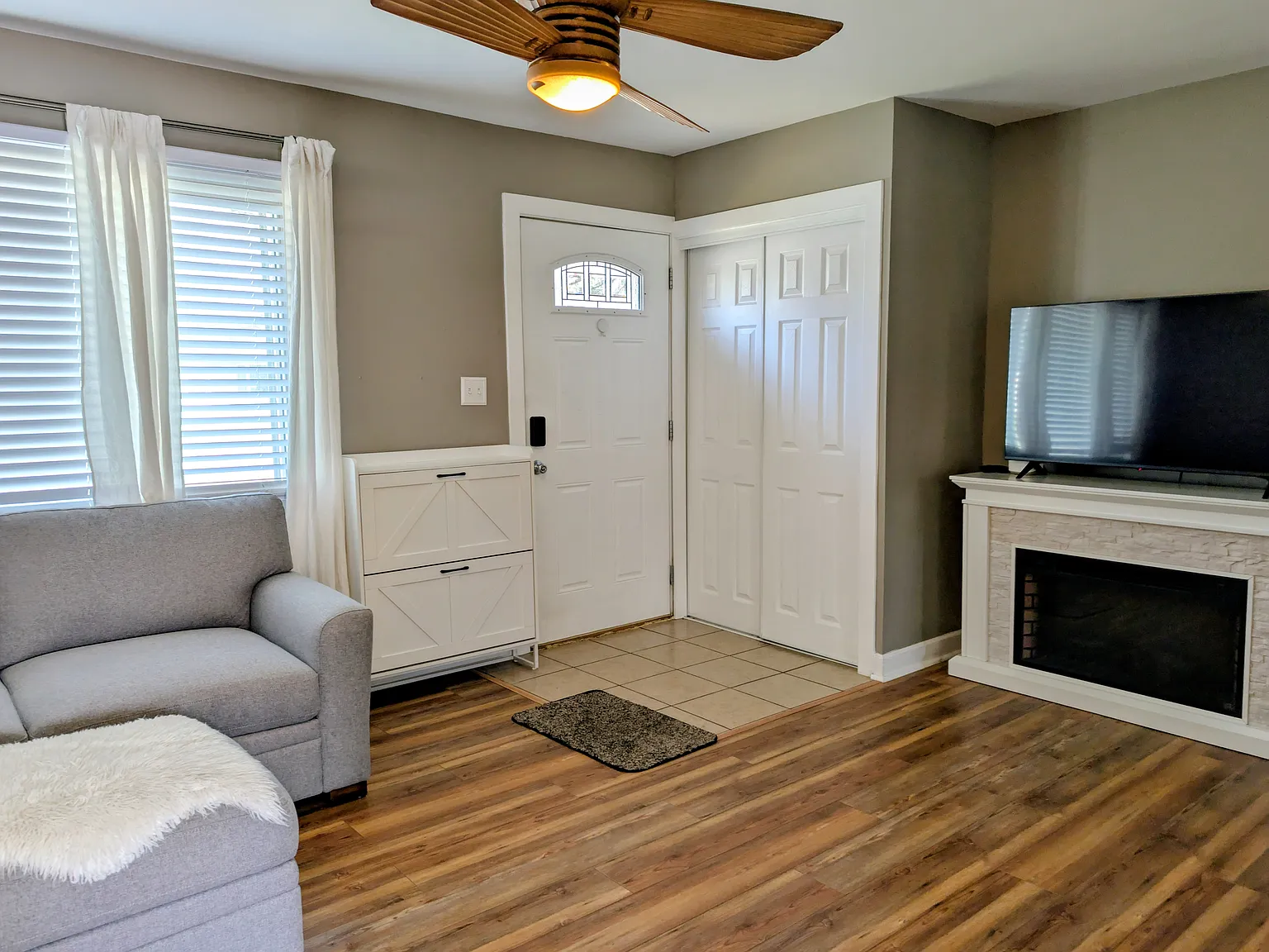 2 bed, 800 sqft, $1,600 — Photo 2