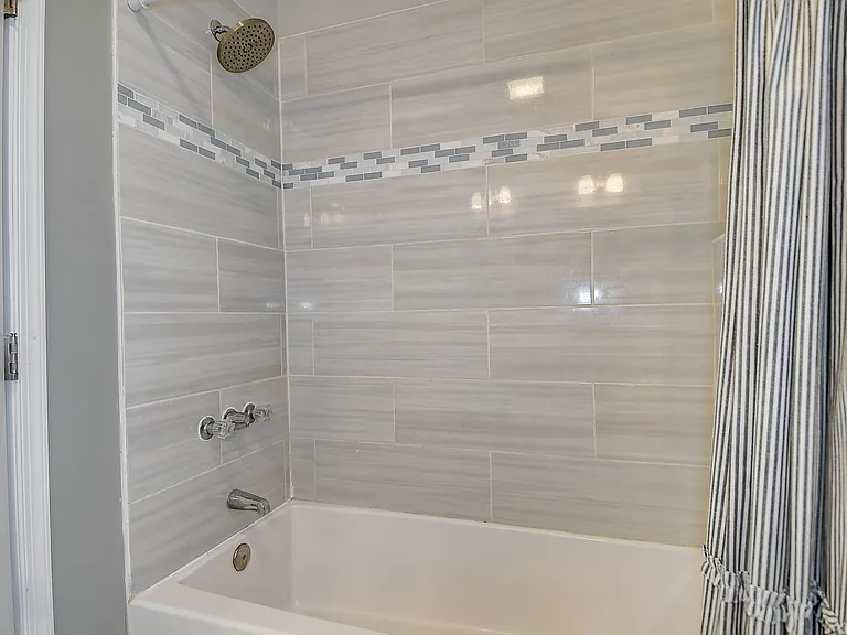 224 Taylor Ave W — Photo 25