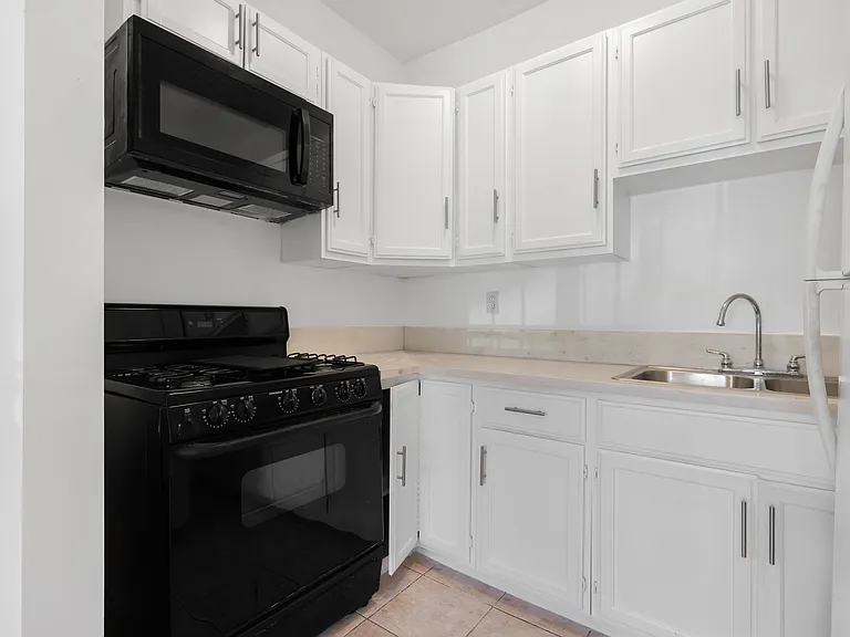 908 S Kenmore Ave #1 — Photo 3