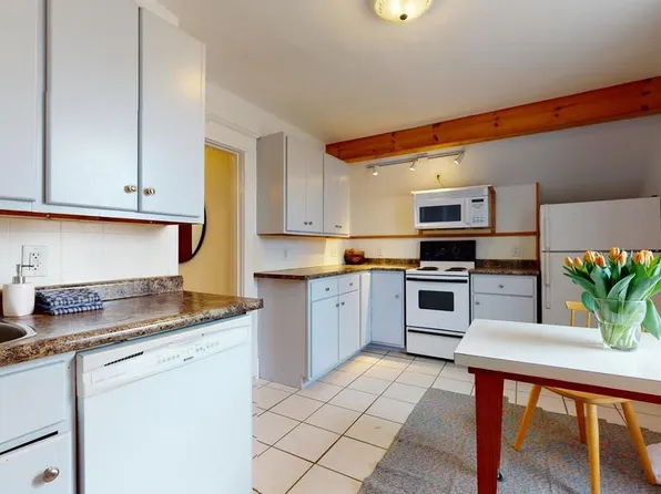 6281 Duncan St, Halifax, NS B3L 1K4