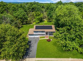 6 Fox Chase Run, Hillsborough, NJ 08844
