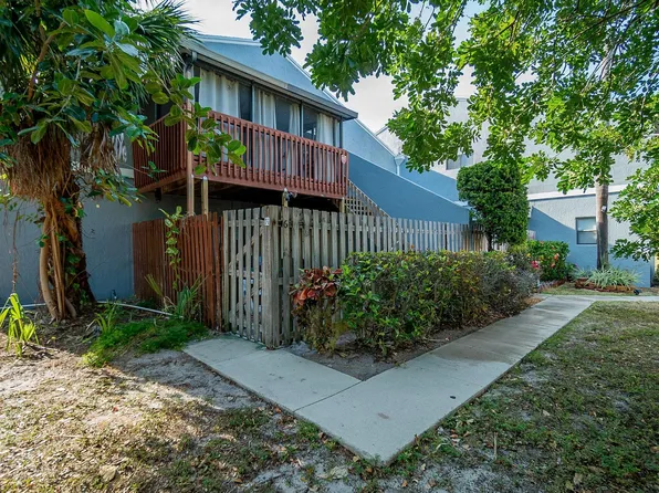 27 Crossings Circle #G, Boynton Beach, FL 33435
