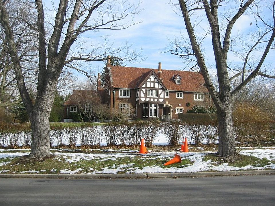 Arch Unknown Similar to other Louis Lott Homes 