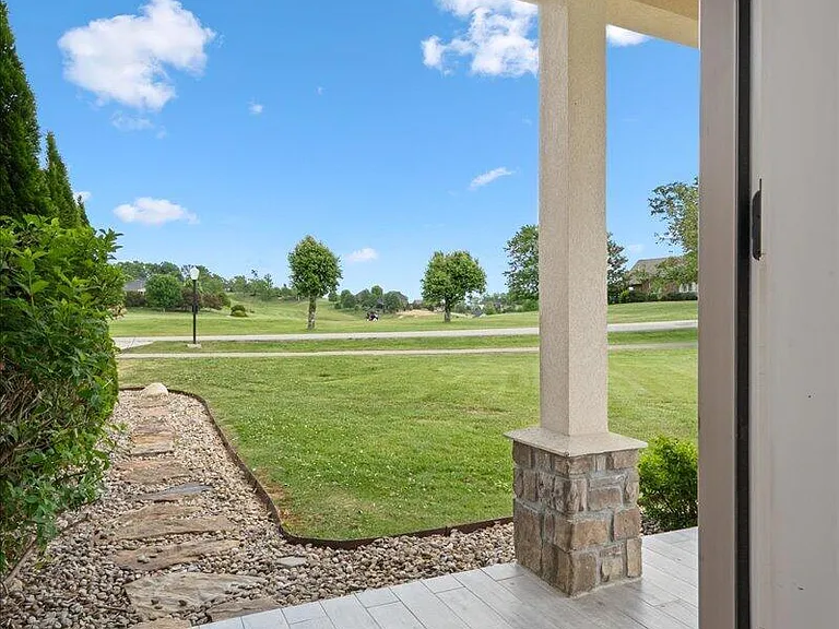 200 Crooked Creek Dr — Photo 5