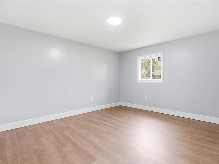 924 W Huntington Ave — Photo 19