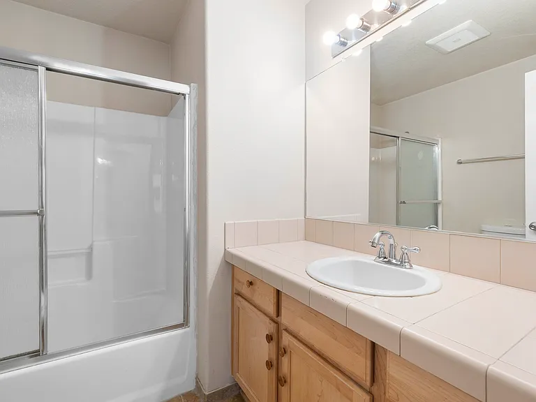 1639 SW Wright Pl — Photo 25