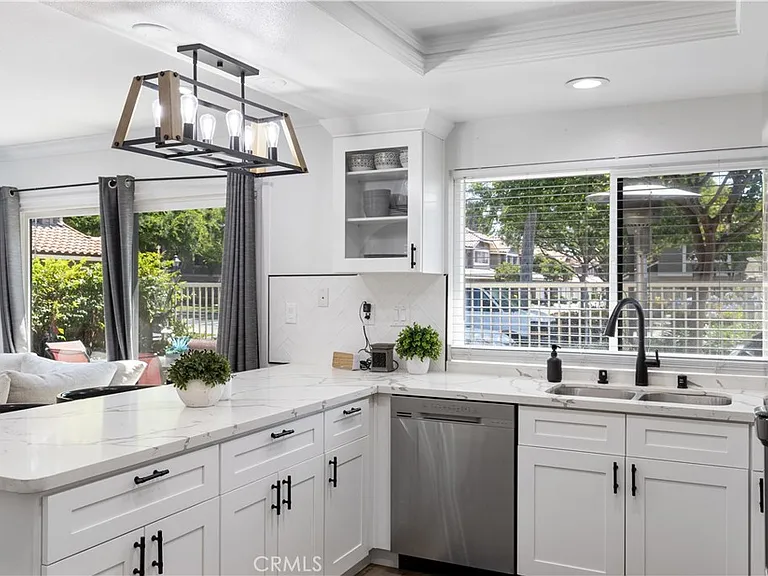 16702 Newberry Ln — Photo 8