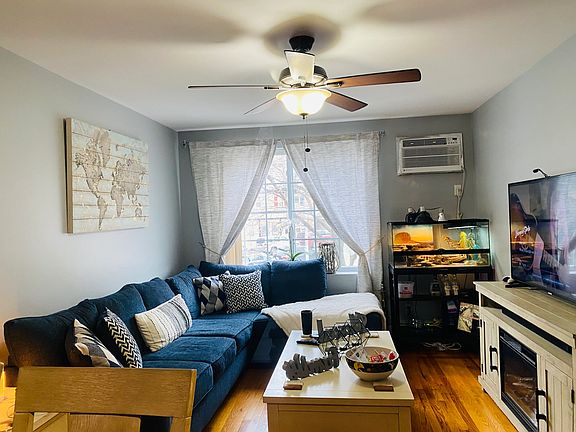 3rd image of 11040 Corona Ave