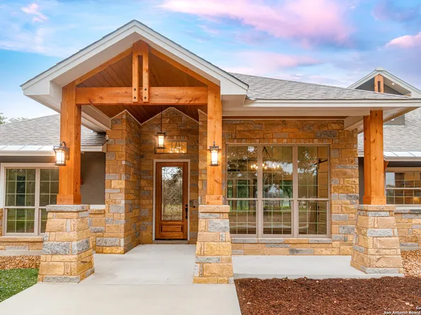 124 Hondo Vista, La Vernia, TX 78121
