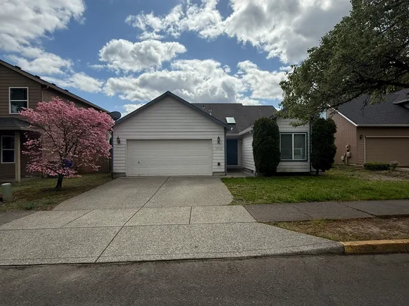 13722 SE Gannon Dr, Clackamas, OR 97015
