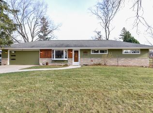 W159N7900 Bradley Cir, Menomonee Falls, WI 53051