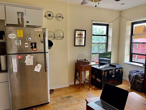 2nd image of 209 Macdonough St #3
