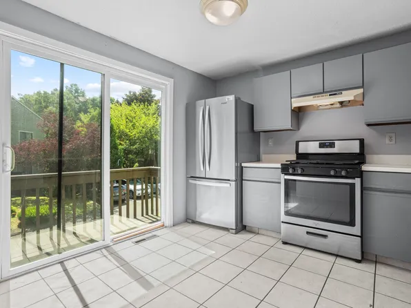 40 Foxon Hill Road #L43, New Haven, CT 06513