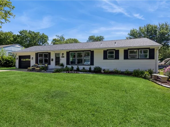 9017 Hemlock Dr, Overland Park, KS 66212
