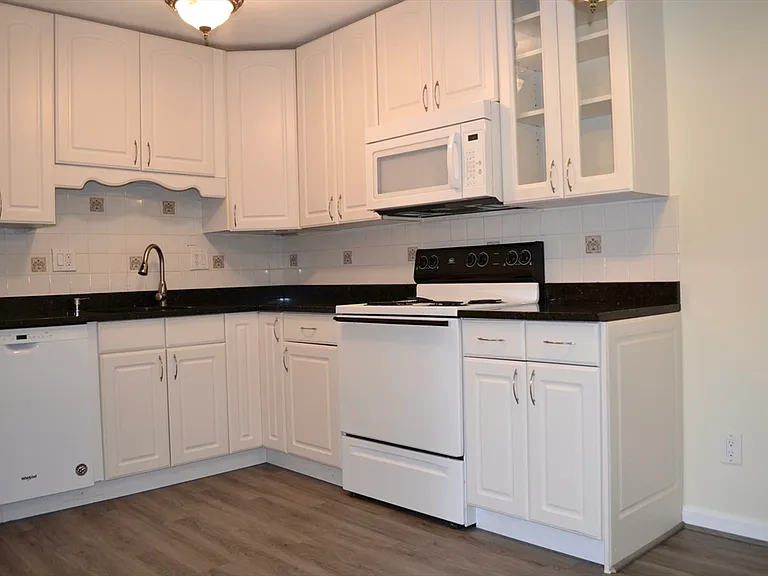 4 Universal St #12 — Photo 2