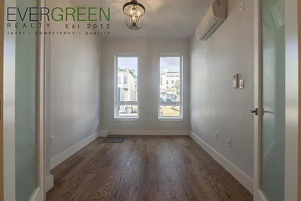 Rented by Evergreen Apartments BK | media 34
