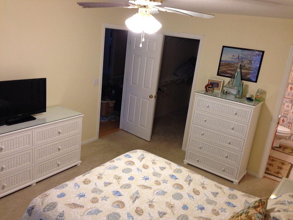1st image of 304 NE 43rd St
