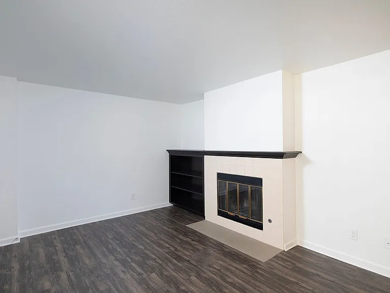 Bonita Heights Apartments — Photo 17