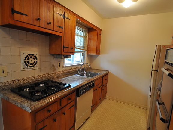 2nd image of 16 Bon Aire Cir APT 509