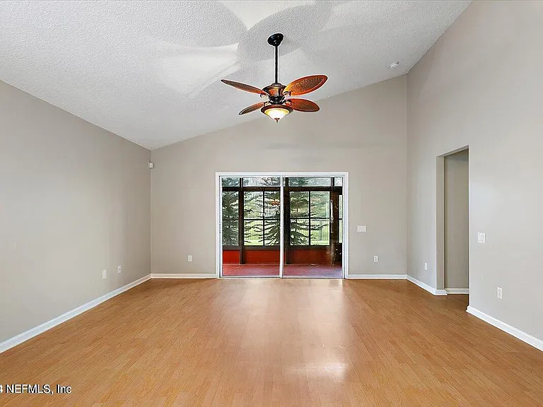 1212 Coghill Cir — Photo 3