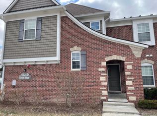 54195 N Pointe Dr #1-8, Utica, MI 48315