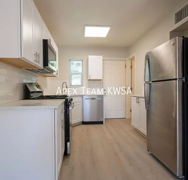2627 E Grant Rd #8 — Photo 6