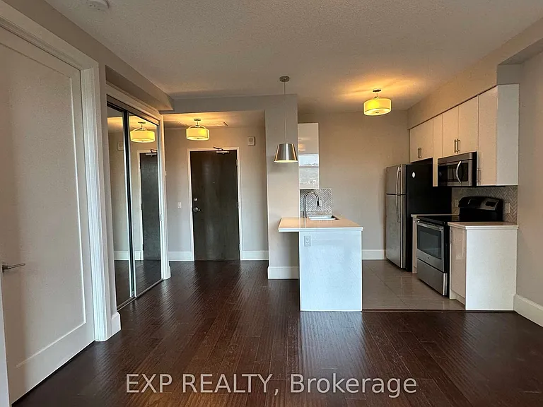 112 King St E #512 — Photo 4