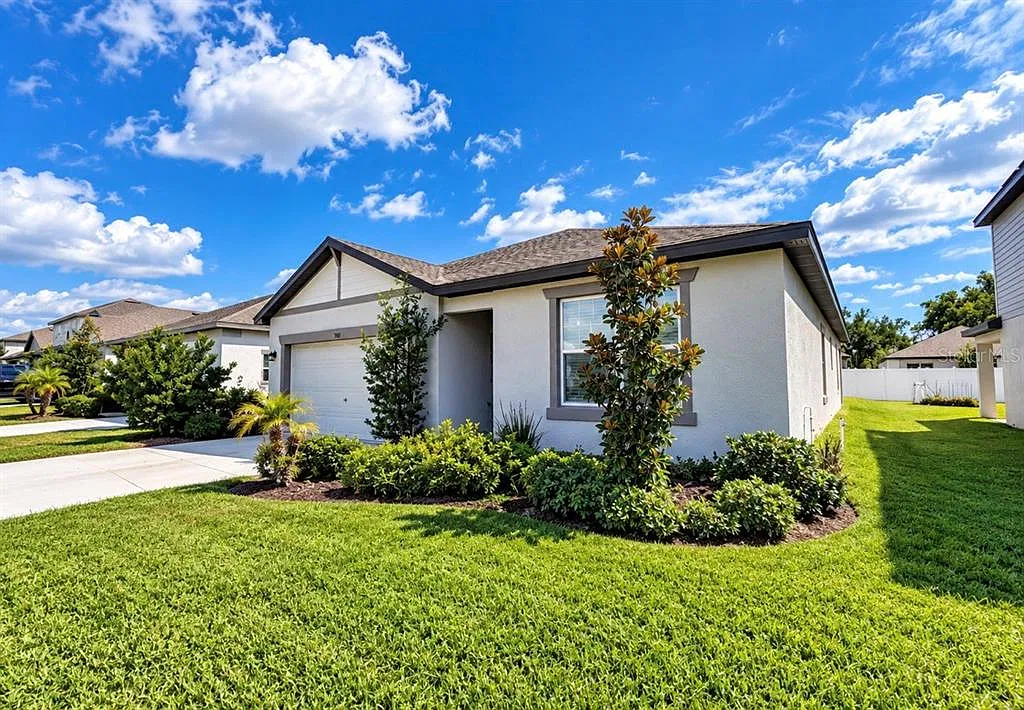 3 bed, 2.0 bath, 1844 sqft, $2,650 — Photo 3