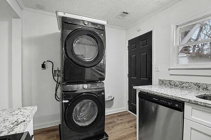2160 Dowdell Dr — Photo 11