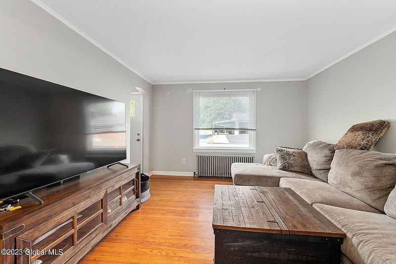 5th image of 13 Braintree Street