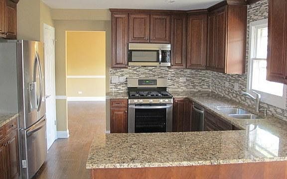 3rd image of 423 W Foxdale Ln